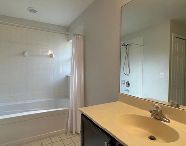 517 Sw Paar Drive - Photo Thumbnail 18