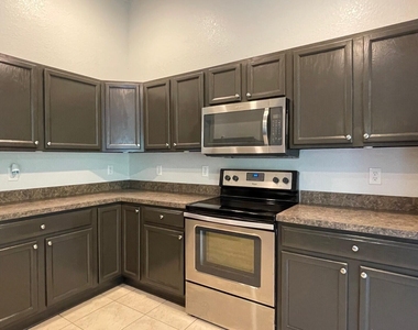 517 Sw Paar Drive - Photo Thumbnail 5