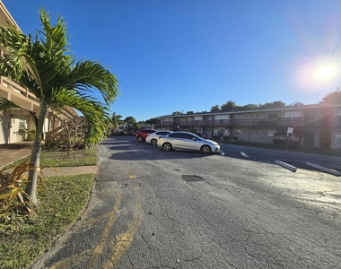 3030 Nw 43rd Terrace - Photo Thumbnail 10
