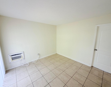 3030 Nw 43rd Terrace - Photo Thumbnail 5