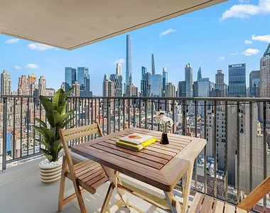 West 51st Street - Photo Thumbnail 2
