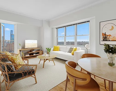 West 51st Street - Photo Thumbnail 1