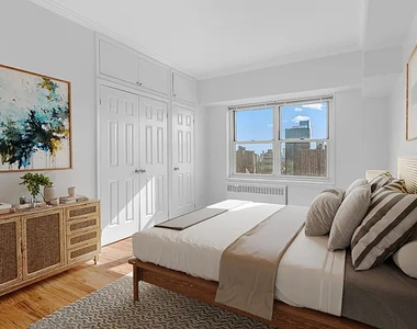 West 51st Street - Photo Thumbnail 5