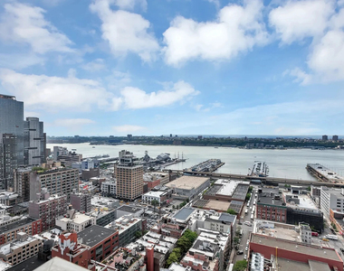 West 51st Street - Photo Thumbnail 9