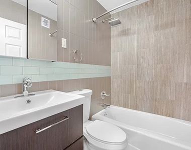 West 51st Street - Photo Thumbnail 6