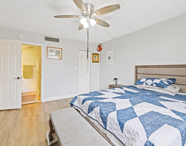 6300 Nw 62nd Street - Photo Thumbnail 15