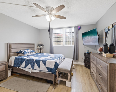 6300 Nw 62nd Street - Photo Thumbnail 12
