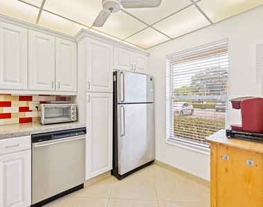 6300 Nw 62nd Street - Photo Thumbnail 4