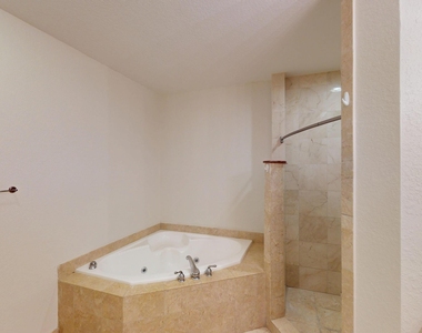 1610 Presidential Way - Photo Thumbnail 18
