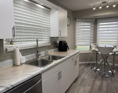 1478 Se Larkwood Circle - Photo Thumbnail 7
