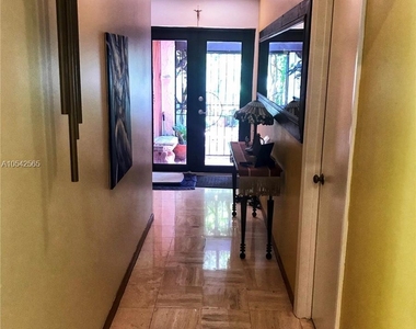 414 Ne 195th Street - Photo Thumbnail 4