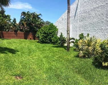 414 Ne 195th Street - Photo Thumbnail 6