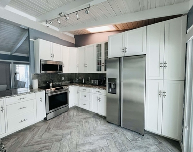2531 Gulfstream Lane - Photo Thumbnail 6