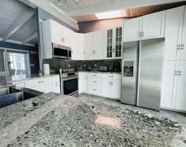 2531 Gulfstream Lane - Photo Thumbnail 5