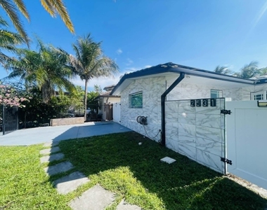 2531 Gulfstream Lane - Photo Thumbnail 10