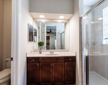 2502 Nw 4th Street - Photo Thumbnail 2