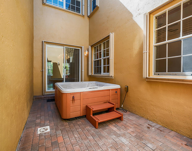 2502 Nw 4th Street - Photo Thumbnail 4