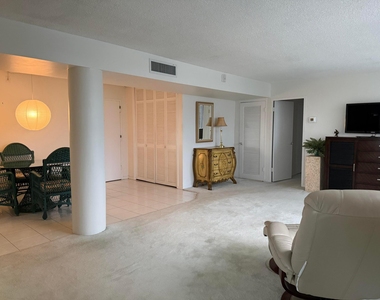 524 Orton Avenue - Photo Thumbnail 4