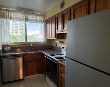 524 Orton Avenue - Photo Thumbnail 3