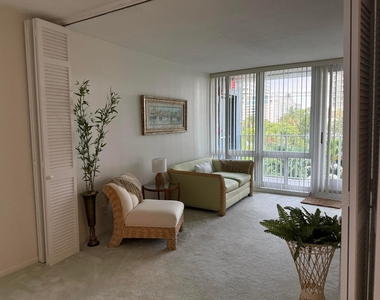524 Orton Avenue - Photo Thumbnail 2
