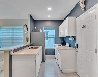 324 Indiana Street - Photo Thumbnail 22
