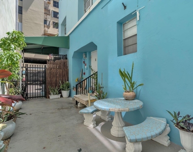 324 Indiana Street - Photo Thumbnail 4