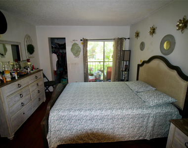 316 Meadows Circle - Photo Thumbnail 4