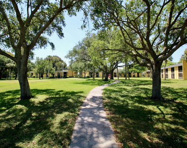 316 Meadows Circle - Photo Thumbnail 12