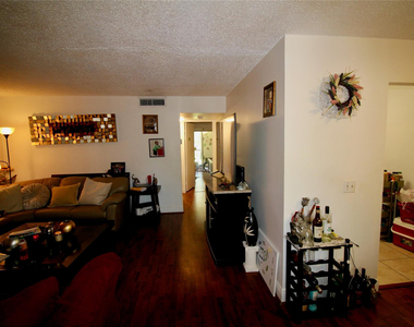 316 Meadows Circle - Photo Thumbnail 2