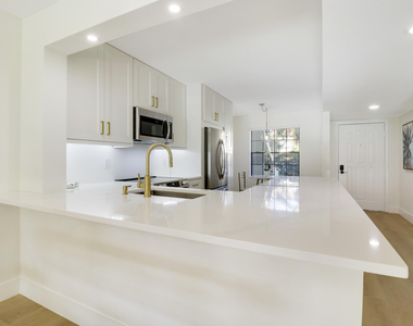 1001 Pinecrest Circle - Photo Thumbnail 6