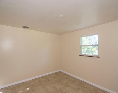 8604 Brookline Avenue - Photo Thumbnail 13