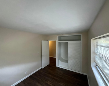 1335 Nw 7th Terrace - Photo Thumbnail 9