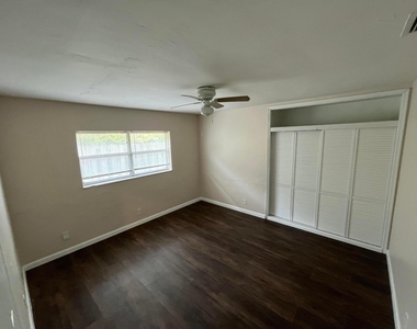 1335 Nw 7th Terrace - Photo Thumbnail 7
