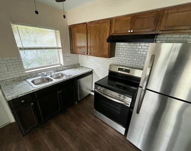 1335 Nw 7th Terrace - Photo Thumbnail 2