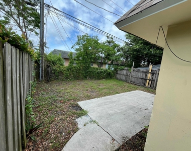 1335 Nw 7th Terrace - Photo Thumbnail 14