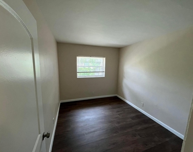 1335 Nw 7th Terrace - Photo Thumbnail 12