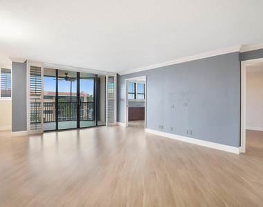 800 Jeffery Street - Photo Thumbnail 10