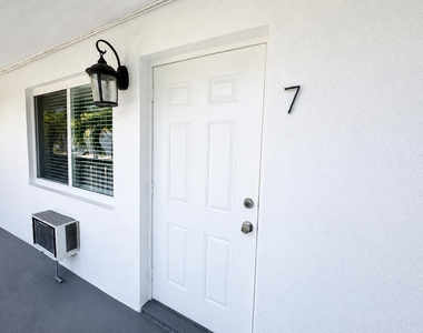 701 Sw 14th Avenue - Photo Thumbnail 2