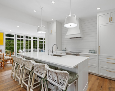 142 Peruvian Avenue - Photo Thumbnail 4