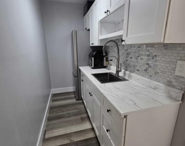 1501 N Andrews Avenue - Photo Thumbnail 5