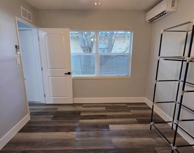1501 N Andrews Avenue - Photo Thumbnail 1