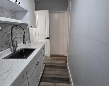 1501 N Andrews Avenue - Photo Thumbnail 4