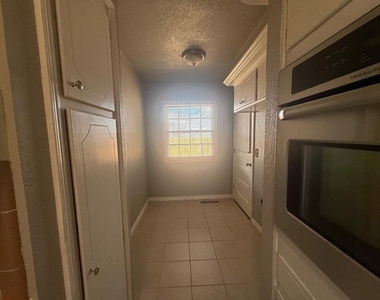 9909 Sunnymeade Place - Photo Thumbnail 10