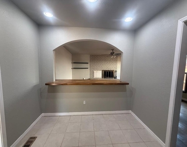 9909 Sunnymeade Place - Photo Thumbnail 12