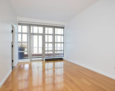 West 52nd Street - Photo Thumbnail 2