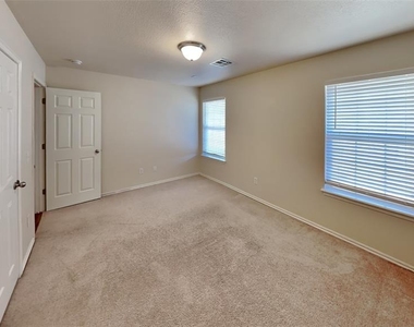 21886 Pioneer Circle - Photo Thumbnail 15