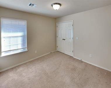 21886 Pioneer Circle - Photo Thumbnail 12