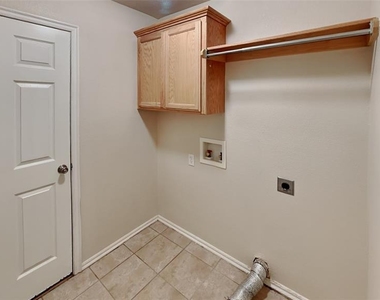 21886 Pioneer Circle - Photo Thumbnail 16
