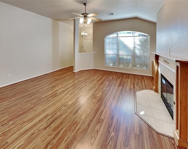 21886 Pioneer Circle - Photo Thumbnail 4