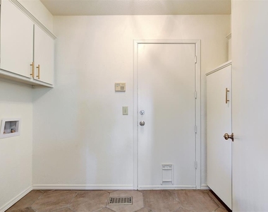 3208 Castlerock Road - Photo Thumbnail 13